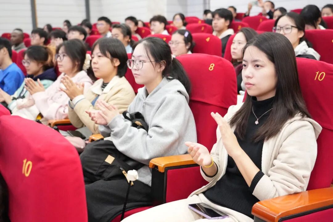 20251106 沙特審計院院長胡薩姆·阿蘭卡里先另行通知生受聘南京審計大學(xué)榮譽教授儀式 (14).JPG